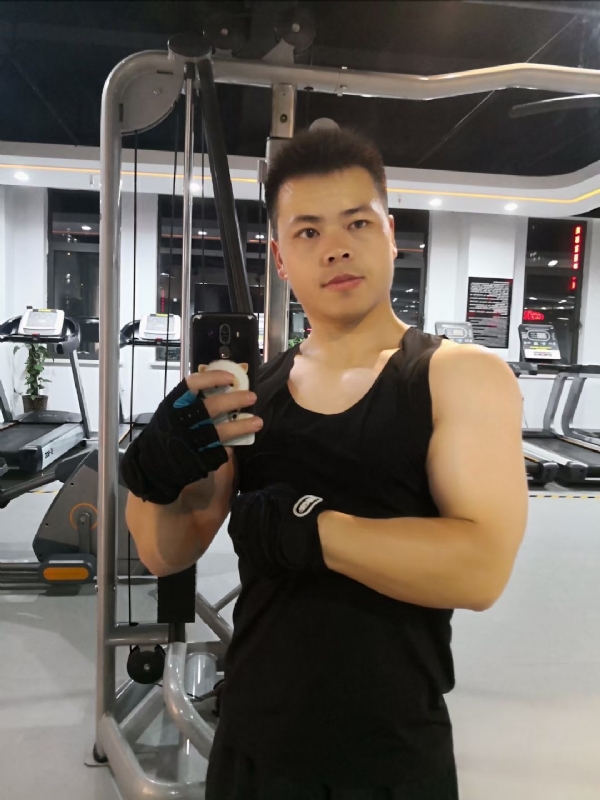 范迪塞尔的第二张照片--内蒙古认干亲服务网